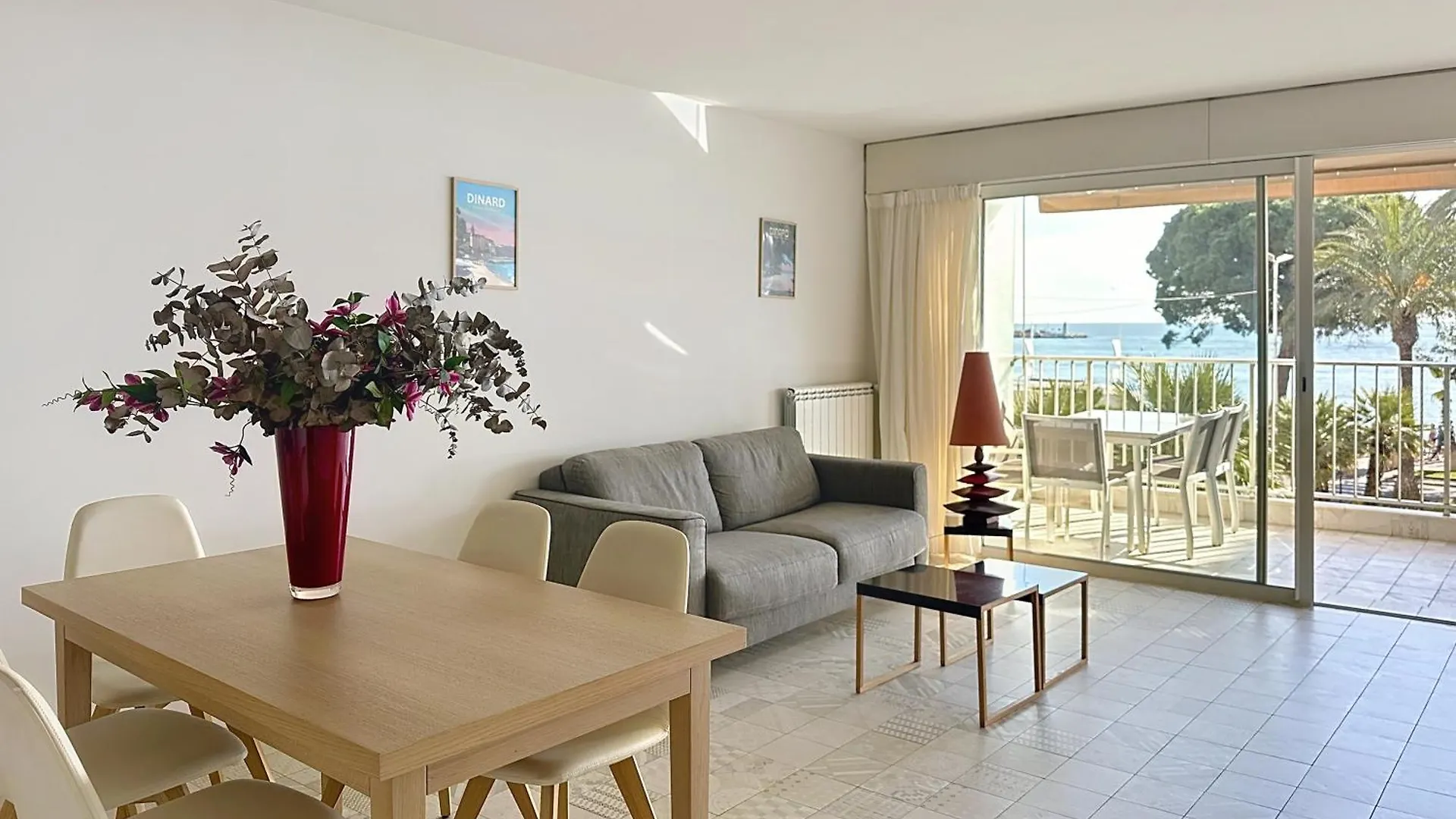Cozy 2-Bedroom Apartment With Terrace, Sea View And Parking In カンヌ